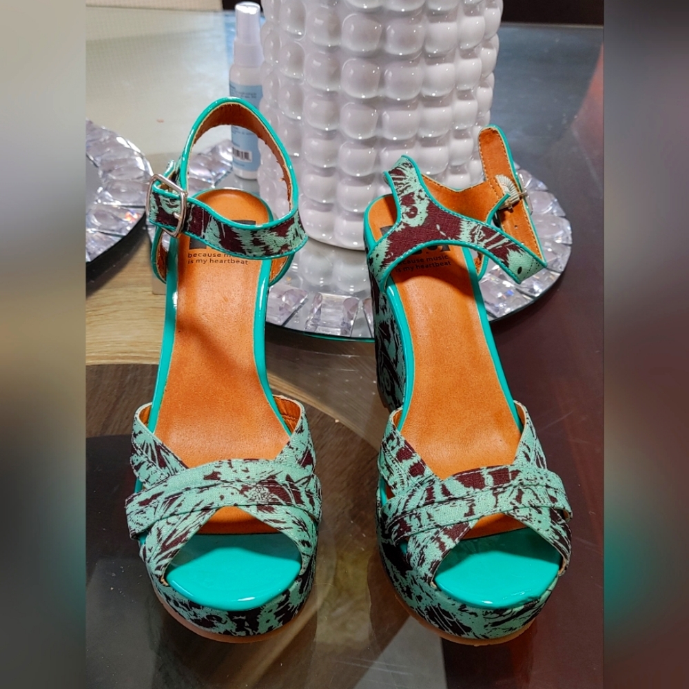 Women wedge sandal